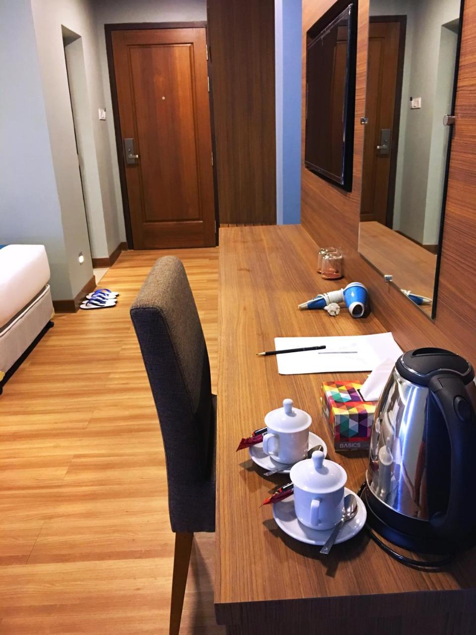 Hotel Azure Yangon Esterno foto
